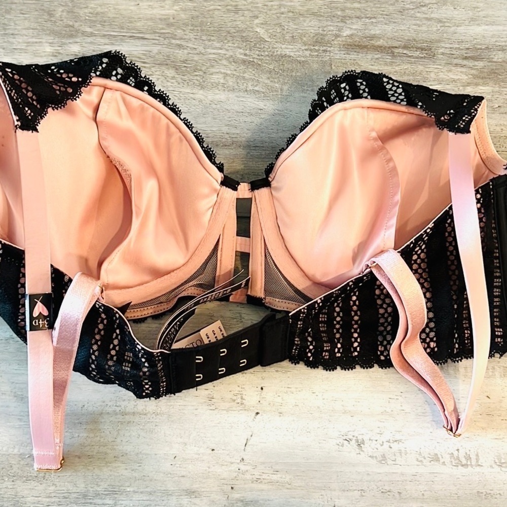 NWT,34/D,Victoria’s Secret Lined Plunge Bra, Adjustable Straps, Gorgeous! - Picture 7 of 8
